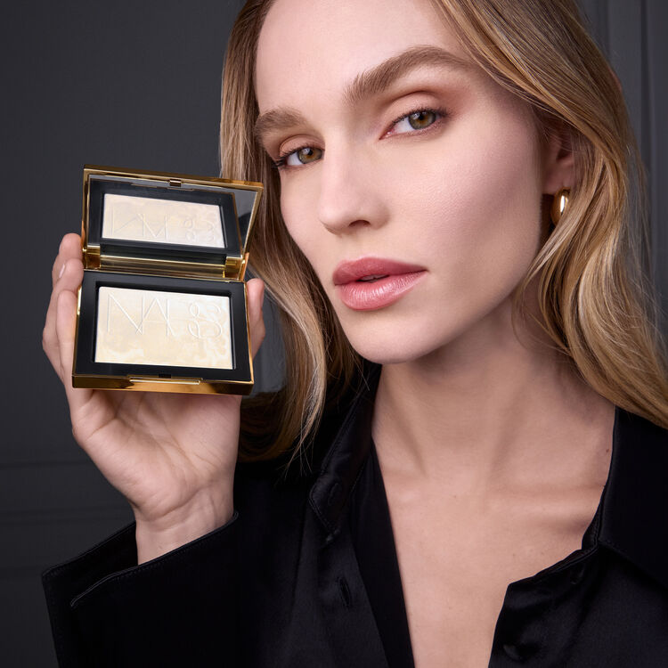 ゴールドダスト ライトリフレクティングセッティングパウダー | NARS 