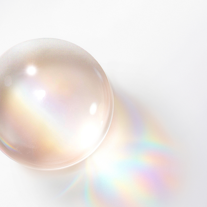 PHOTOCHROMIC TECHNOLOGY 光に反応するハイブリッドフォーミュラが、光の強さに応じて肌のトーンを調整。 LIGHT REFLECTING TM COMPLEX＊ 光の反射を最適化し、ソフトフォーカス効果を発揮。小じわ、しわ、毛穴が目立たなくなり、なめらかな肌へ CRYSTALLINE BASE TECHNOLOGY 独自技術により、透明感のあるベースを形成。 *海藻エキス[アルゲエキス(なめらか成分)]、ポリネシアミネラル海水[海水(保湿成分)]、ライトアクティブ・マイクロプリズム［酸化チタン、酸化鉄、マイカ、アルミナ、硫酸Ba(光反射成分)]